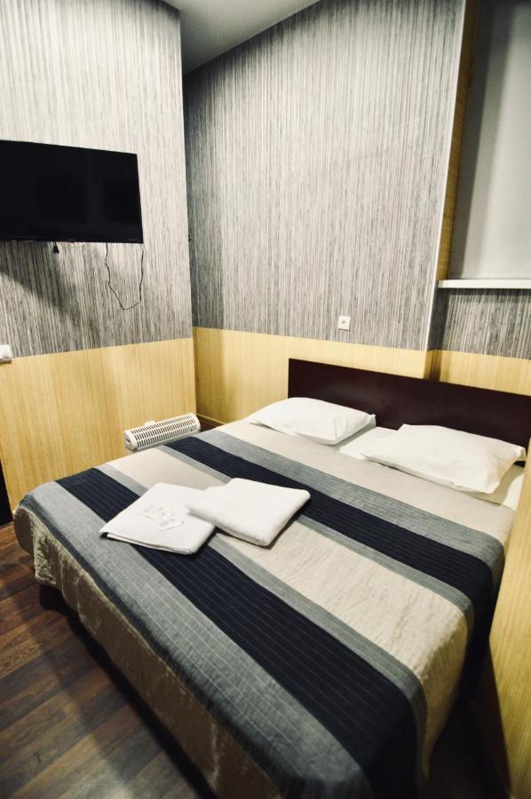 Uno Apart Hotel Kiew Exterior foto