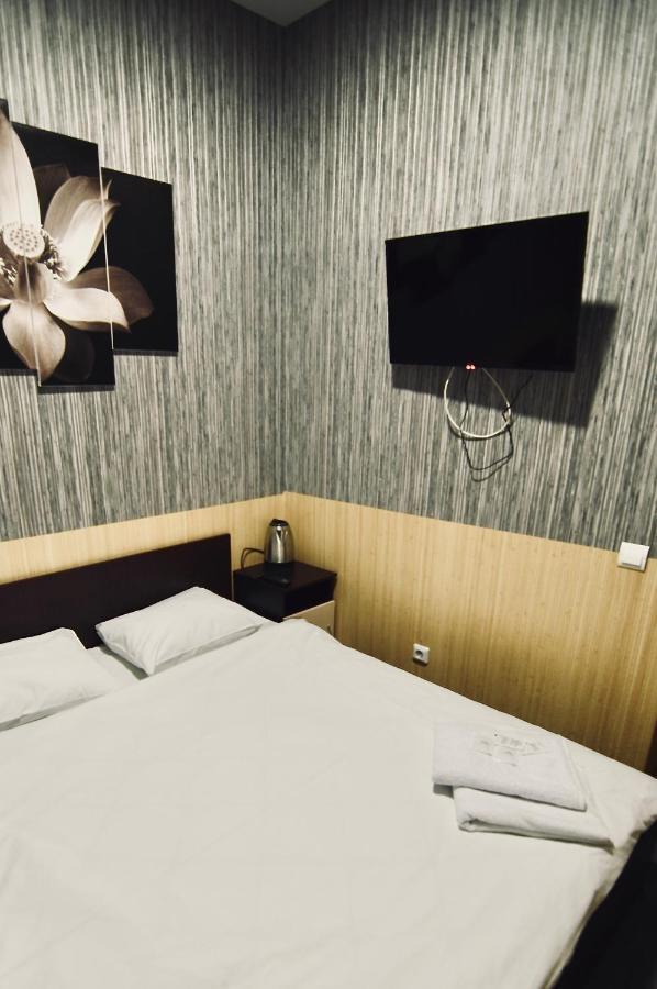 Uno Apart Hotel Kiew Exterior foto